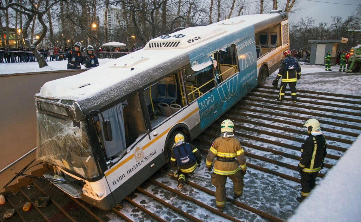 Rescuers work at the scene of a bus crash in Moscow, Russia, Monday, Dec. 25, 2017. (AP)