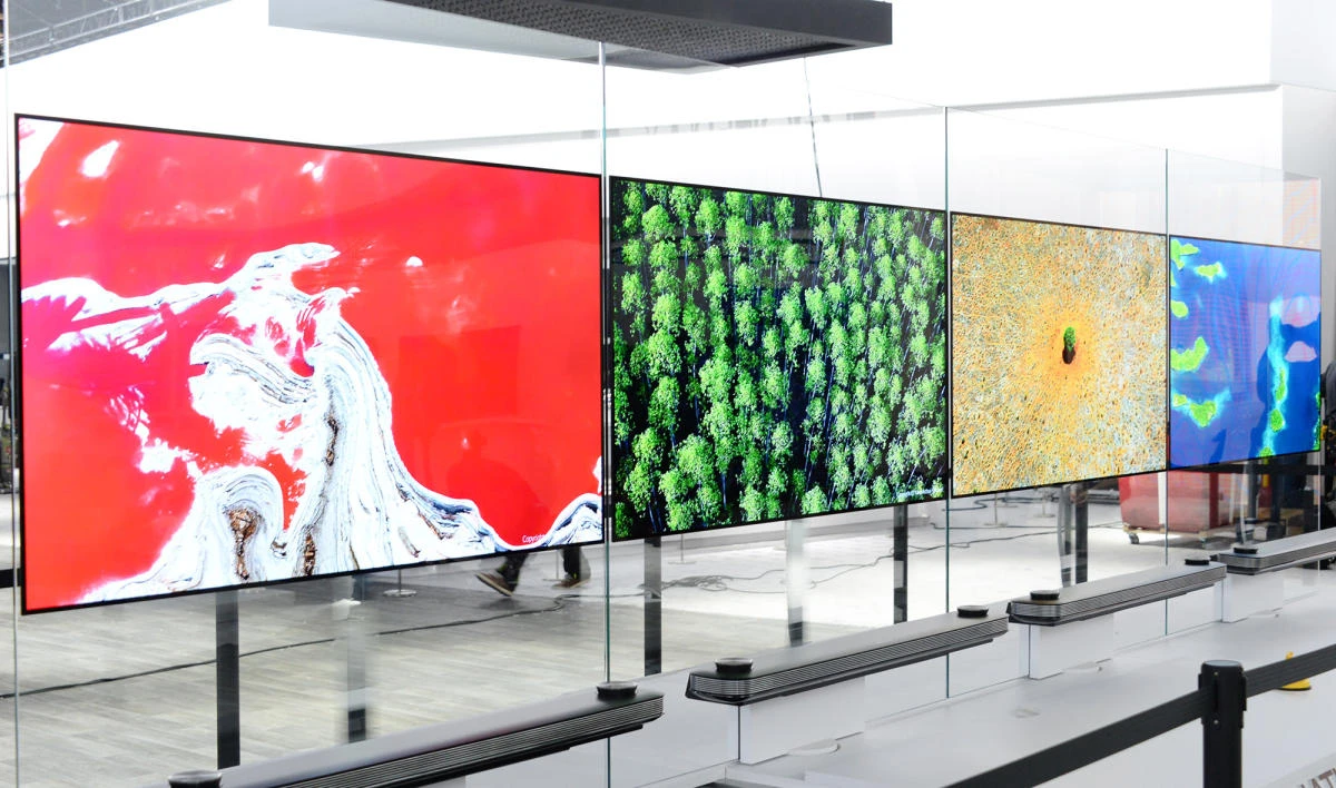 2017 also witnessed the debut of LG’s amazing and incredible LG SIGNATURE OLED TV W.