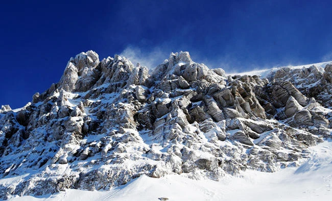 Winds blow snow on the Scex Rouge mountain at Glacier 3000 in Les Diablerets, Switzerland, in this December 20, 2017 photo. (REUTERS)