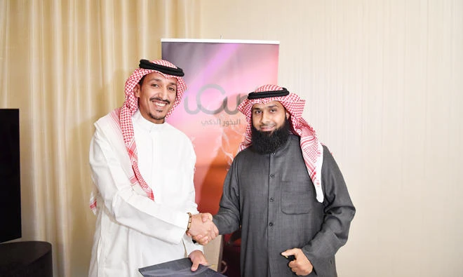 Abdulatif Al-Dulaimi, left, and Ahmed Al-Rashidi at the signing ceremony.