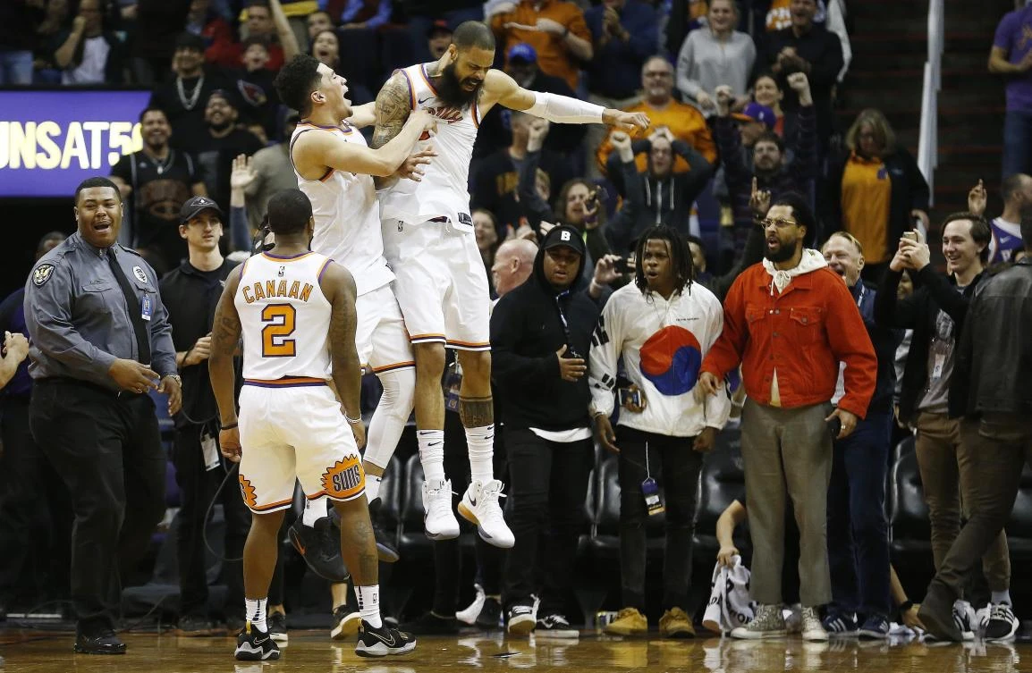 Phoenix Suns center Tyson Chandler, right, celebrates his winning score against the Memphis Grizzlies with teammates Devin Booker, second from left, and Isaiah Canaan in NBA basketball game on Tuesday, December 26. (AP)