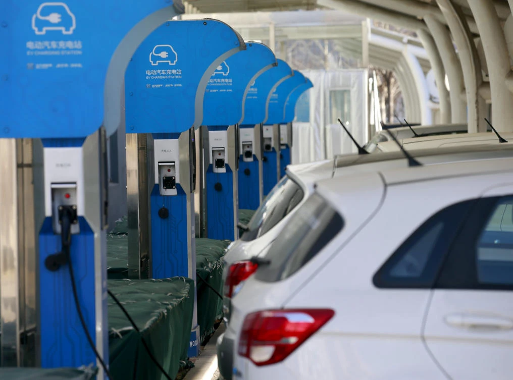 Above, an electric vehicle charging station at a factory of Beijing Electric Vehicle, which is funded by the BAIC Group, in Beijing. New-energy vehicles in January-November jumped 51.4 percent and are on track to hit a target of 700,000 NEV sales this year. (Reuters)