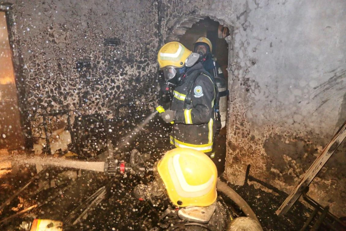 Firefighter puts out a fire that broke in an apartment on the first floor. (Photo courtesy: social media)