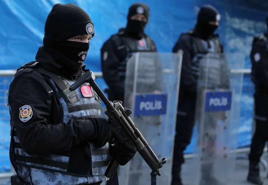 Turkey searches for suspect after blast near police station