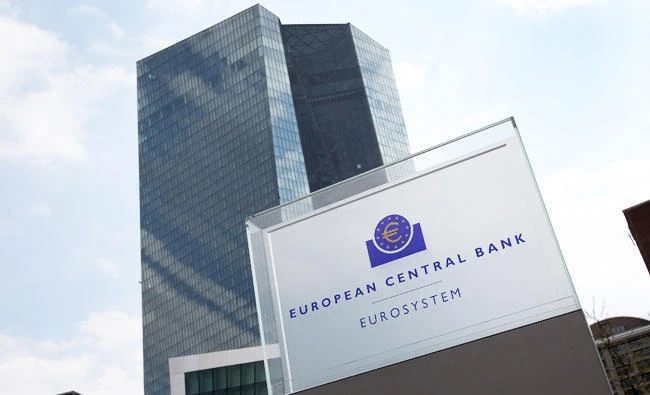 ECB’s Coeure sees ‘reasonable chance’ bond buys will not be extended