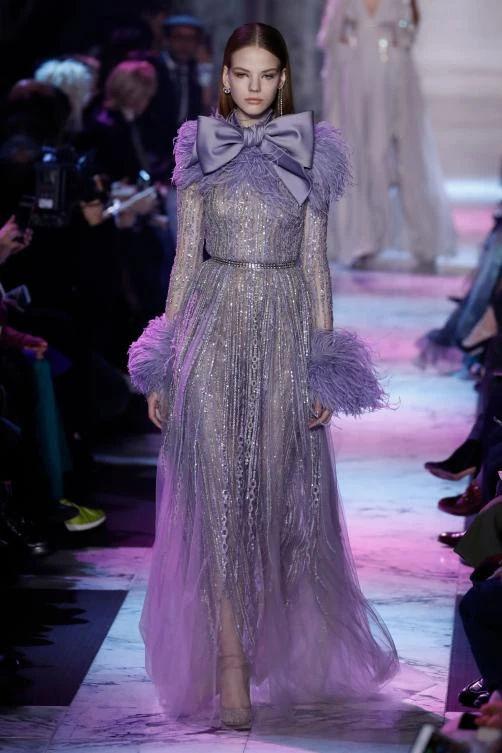 A model presents a creation by Elie Saab during the 2018 spring/summer Haute Couture collection fashion show on January 24, 2018 in Paris. / AFP / Patrick KOVARIK