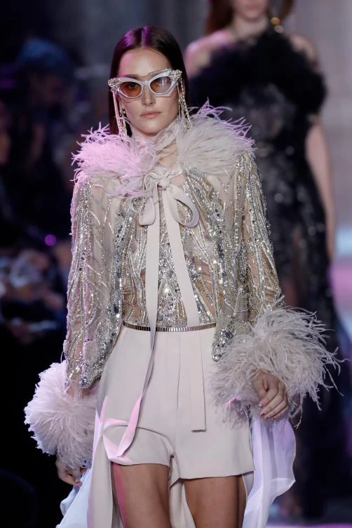 A model presents a creation by Elie Saab during the 2018 spring/summer Haute Couture collection fashion show on January 24, 2018 in Paris. / AFP / Patrick KOVARIK
