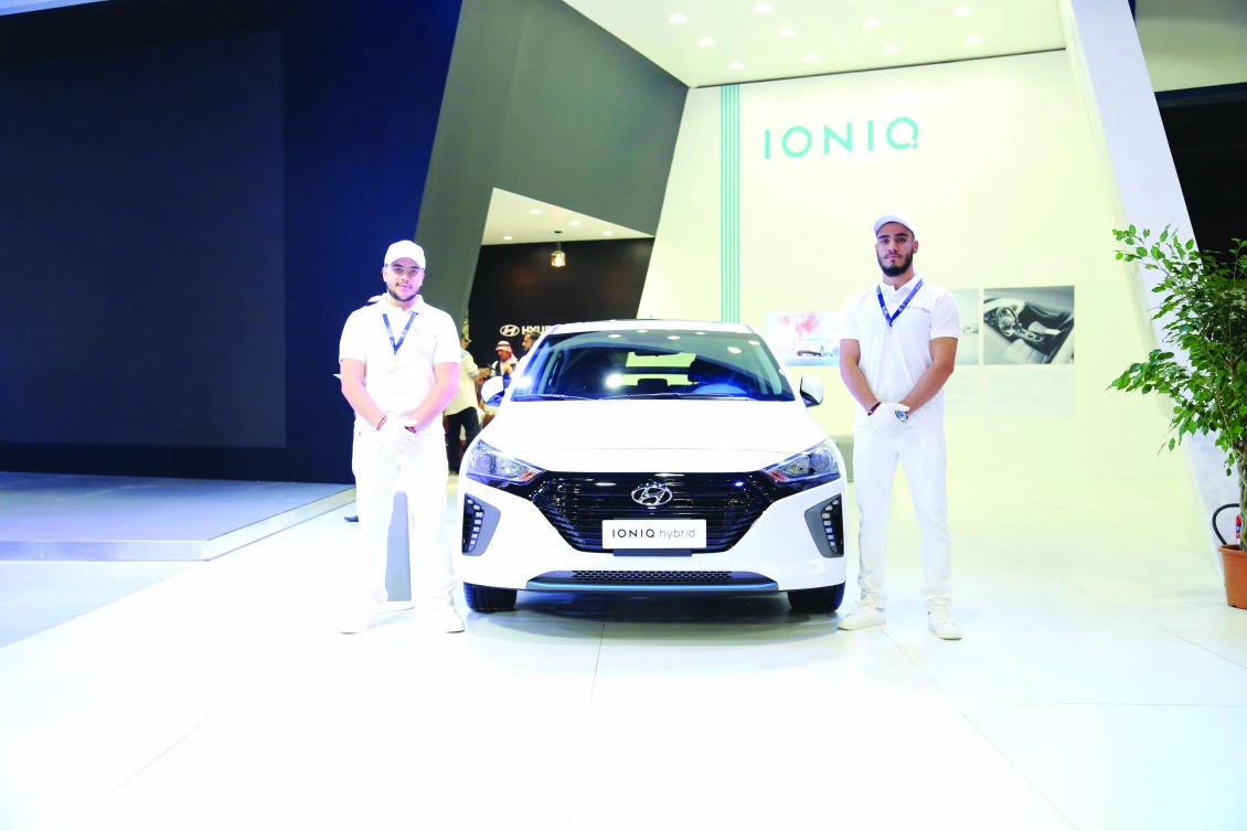 The new IONIQ is fitted with a 1.6 liter engine that produces 105 HP, while its electric motor generates 88 kilowatts equivalent to 120 HP, with maximum torque of 295 n/m.