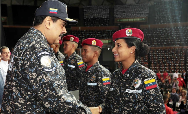Venezuela's President Nicolas Maduro (L) shakes hands with a newly graduated police woman during a Bolivarian National Police officers' graduation ceremony in Caracas, Venezuela, in this December 20, 2017 photo. (REUTERS)