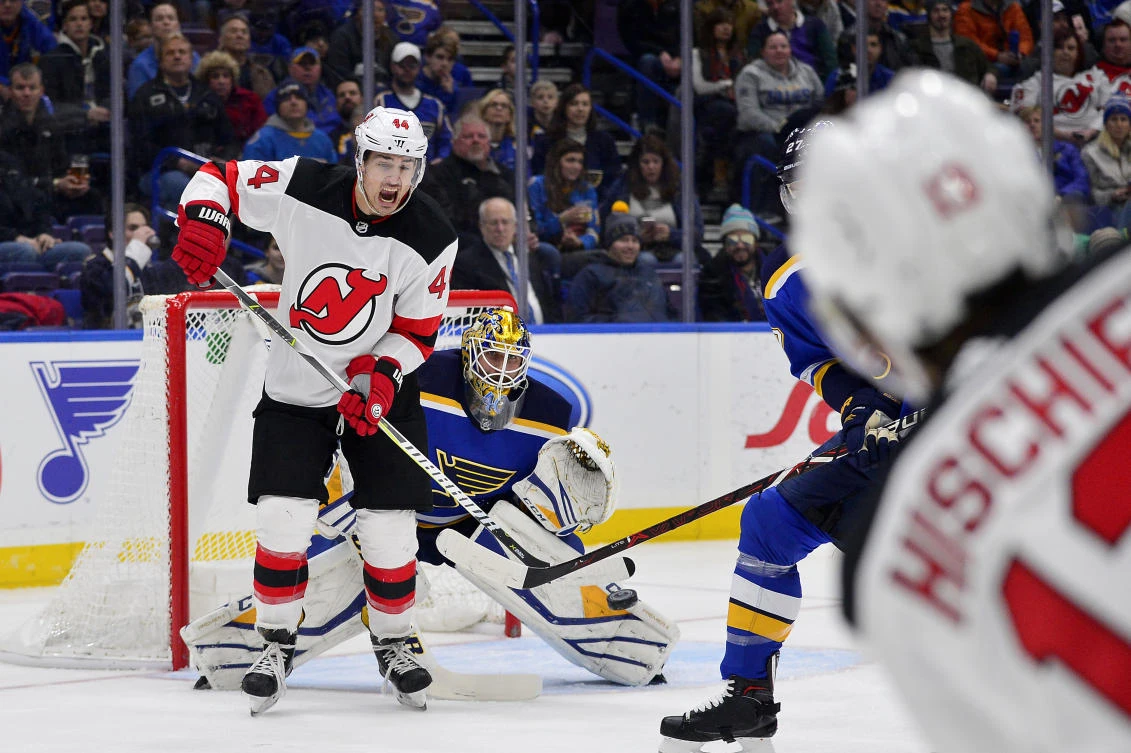 Hutton helps Blues beat Devils for 9th straight time