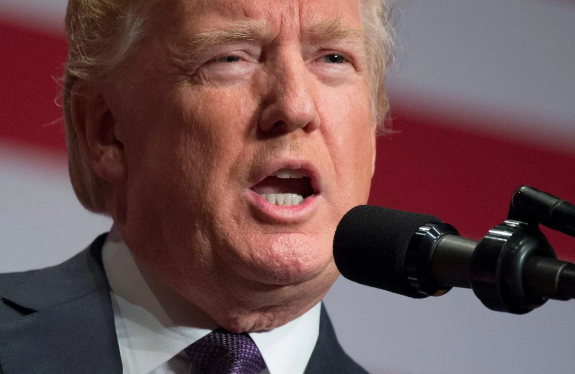 US President Donald Trump’s approval ratings increased from 36 percent on the eve of his departure for Florida to 40 percent on his return, according to the latest Gallup polls. (AFP)