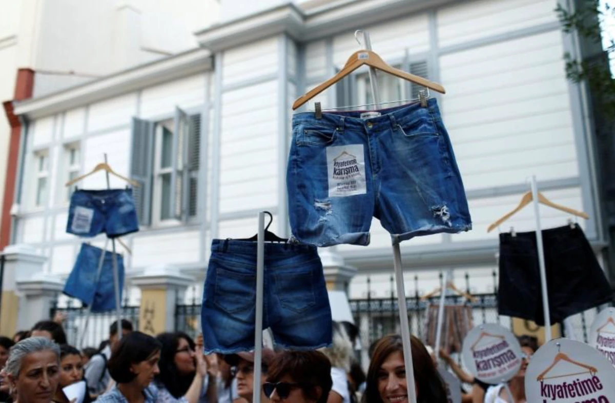 Turkey fines TV channel over girls in shorts in talent show