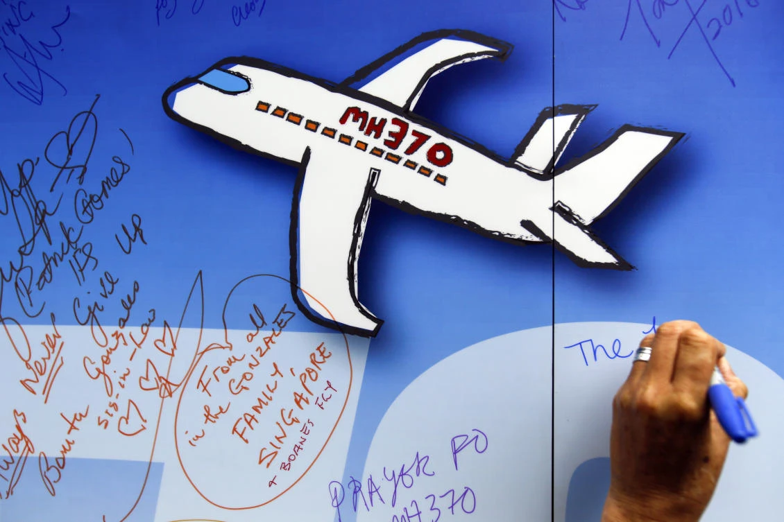 Malaysia approves new search for missing airliner