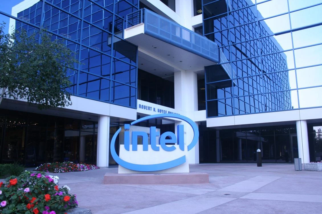 Tech firms battle to resolve security flaw