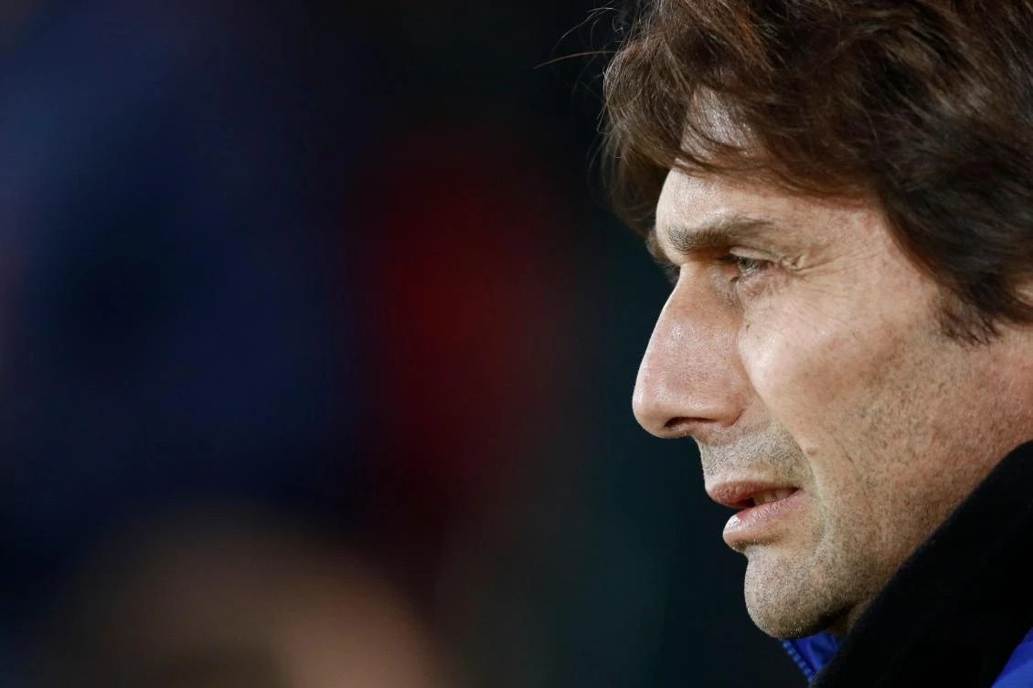 Chelsea's Italian head coach Antonio Conte called Jose Mourinho a “little man” and a “fake” as the feud between the two managers heats up once again. (AFP)