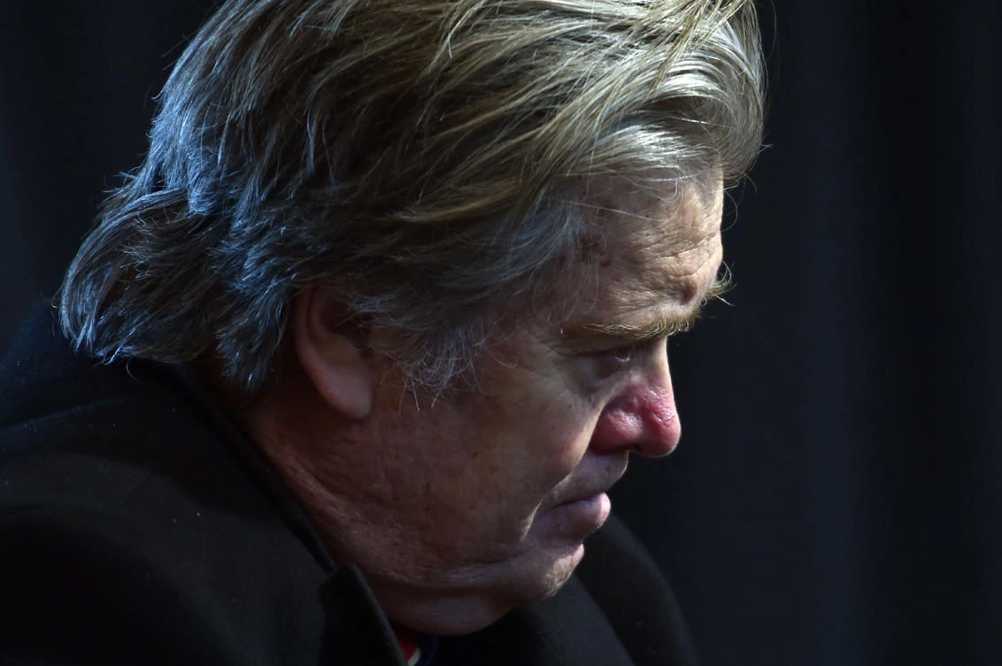 Bannon tries to make amends as aides defend Trump’s fitness