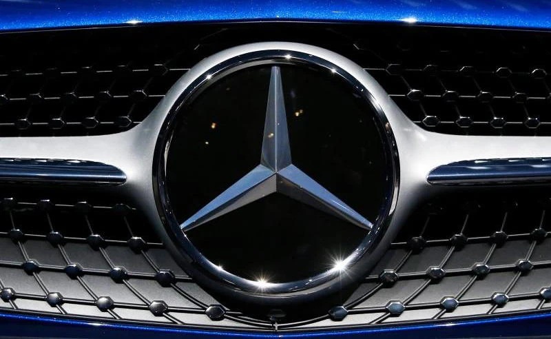 The Mercedes logo is shown as the 2017 Mercedes-Benz SL550 is introduced at the LA Auto Show in Los Angeles, California, US on Nov. 18, 2015. (REUTERS)