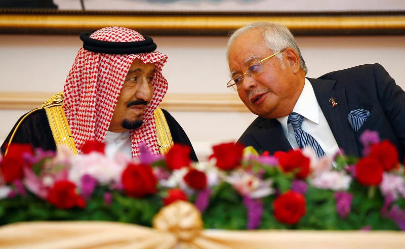 In this file photo, Saudi Arabia’s King Salman speaks with Malaysian Prime Minister Najib Razak during a Memorandum of Understanding signing ceremony in Putrajaya, Feb. 27, 2017. (REUTERS)
