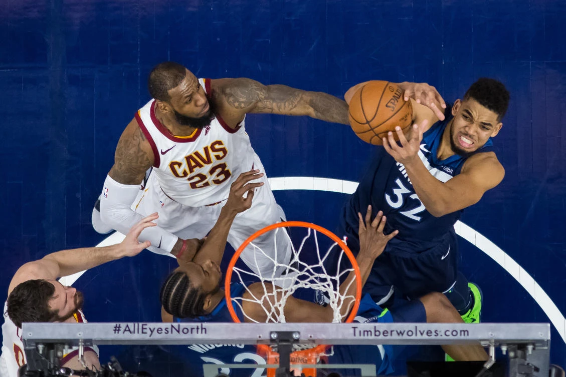Timberwolves trounce Cavaliers, Thomas gets ejected