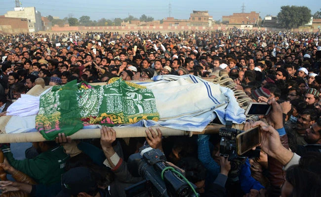 2 dead in Pakistan as protest over rape and murder of 7-year-old girl turns violent