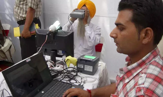 Demands for investigation into India's identity scheme after newspaper exposé