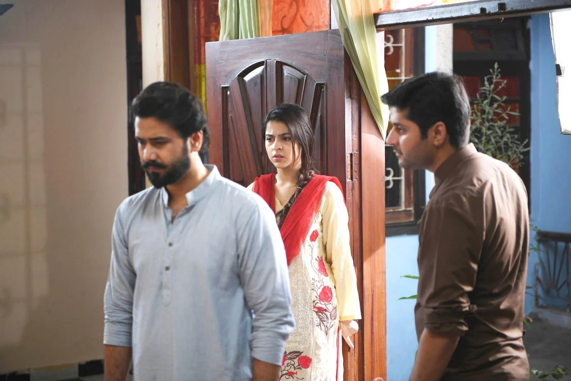Pakistani actress Fatima Shah Jeelani, center, and actors Ali Abbas, left, and Imran Ashraf filming the drama serial ‘Mein Maa Nahi Banna Chahti’ (I Don’t Want To Become A Mother) in Karachi. (AFP)