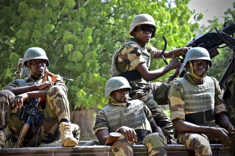Niger soldiers provide security for an anti-Boko Haram summit in Diffa city, Niger. (Reuters)