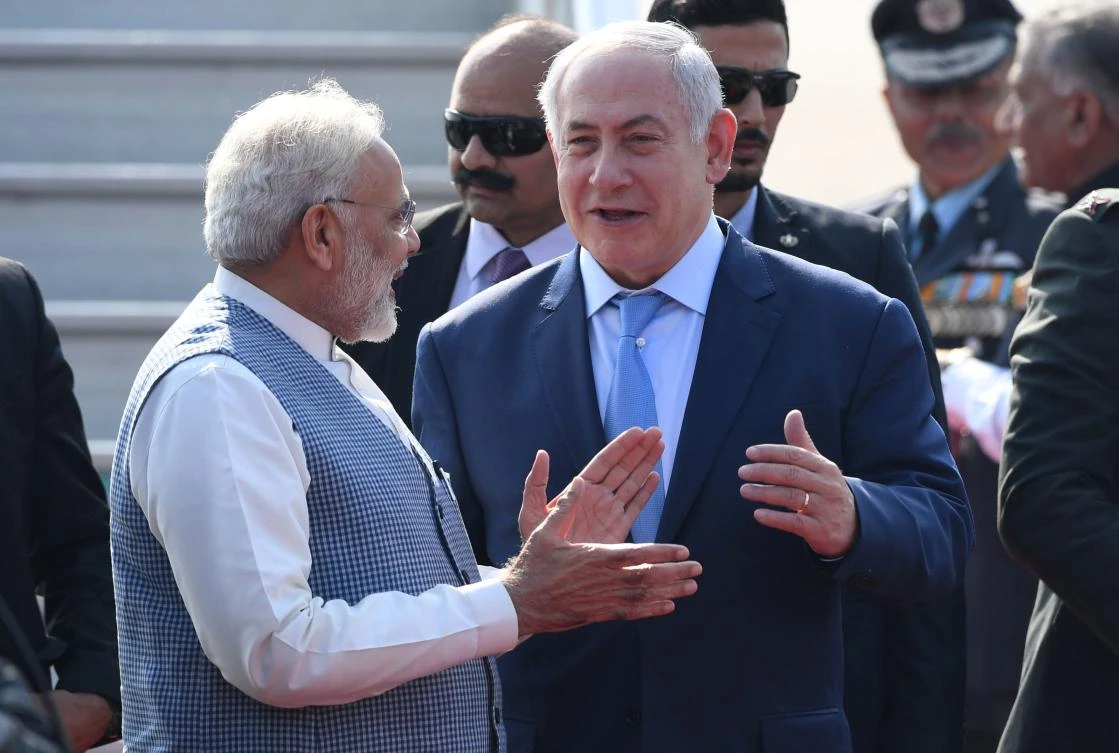 Indian Prime Minister Narendra Modi (L) welcomes Israeli Prime Minister Benjamin Netanyahu on his arrival at the Air Force Station in New Delhi on January 14, 2018. (AFP)