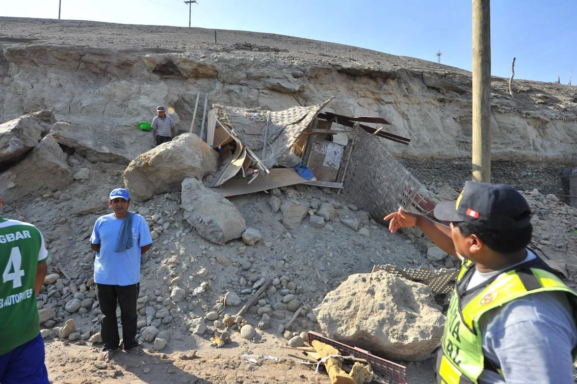 Silverio Apaza Quenaya (top), 66, whose neighbor Angel Justo Palomino died in the earthquake, tries to recover belongings from his home that collapsed in the district of Yauca, Caraveli province, southern Peru, on Jan. 14, 2018. A 7.3-magnitude earthquake shook Peru’s southern coast in the early hours of Sunday morning, leaving two people dead and 55 injured, four days before Pope Francis is set to visit the country. (AFP)