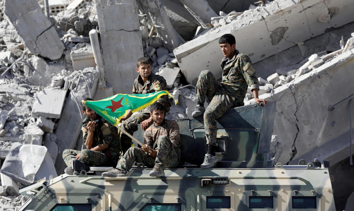 Fighters of Syrian Democratic Forces ride atop an armored vehicle after Raqqa was liberated from Daesh militants, in Raqqa, Syria October 17, 2017. (Reuters)