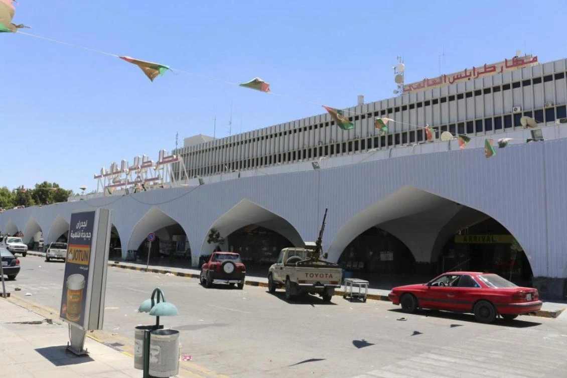 Armed group clashes kill 20, shut airport in Libyan capital