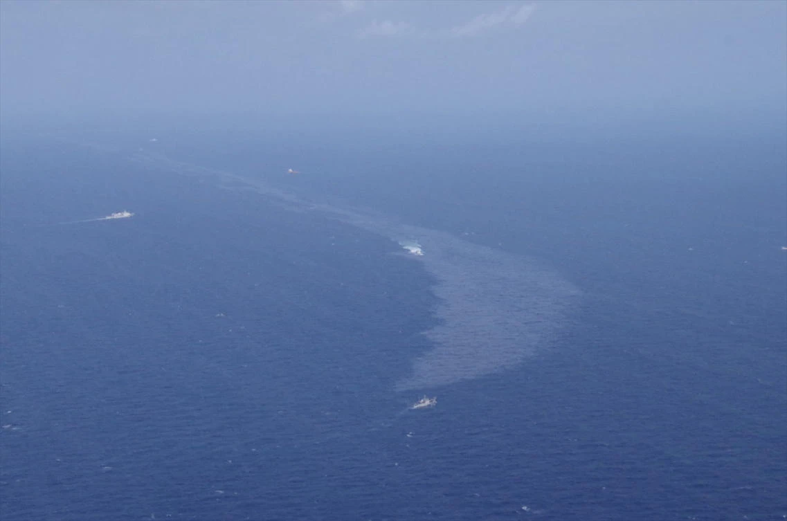 Iranian oil tanker wreck produces 2 slicks in East China Sea