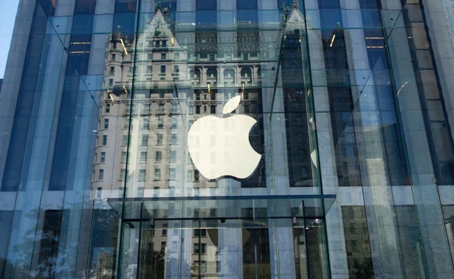 This file photo taken on September 14, 2016 shows the Apple logo at the entrance to the Fifth Avenue Apple store in New York. (AFP)