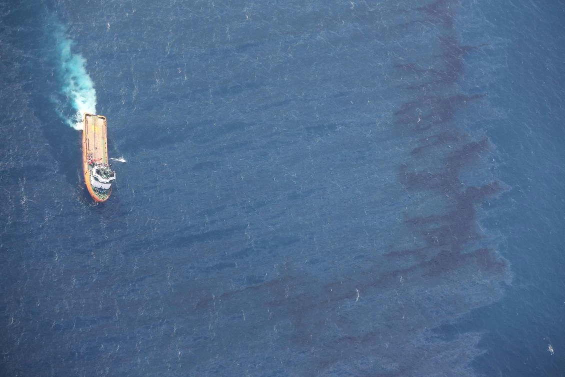 China spots four oil slicks from sunken Iranian tanker