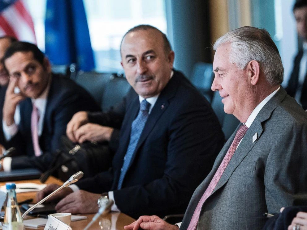 U.S. Secretary of State Rex Tillerson, second from right, and Turkish Foreign Minister Mevlut Cavusoglu, third from right, sit with other diplomats before a meeting on Syria at the World Conference Center in Bonn, Germany, Feb.17, 2017. (AP)