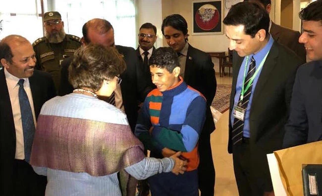 Pakistan’s Foreign Secretary Tehmina Janjua handed over Obaidullah, 15, to Afghan embassy officials. (Photo: Pakistan’s Ministry of Foreign Affairs)