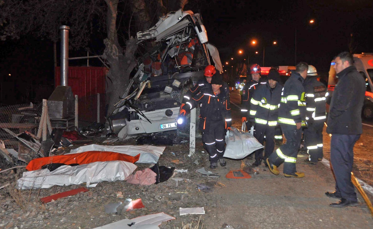 Rescue workers attend the scene after a bus crashed into trees on the side of a road in Eskisehir, Turkey, Saturday, Jan. 20, 2018. (DHA-Depo Photos via AP)
