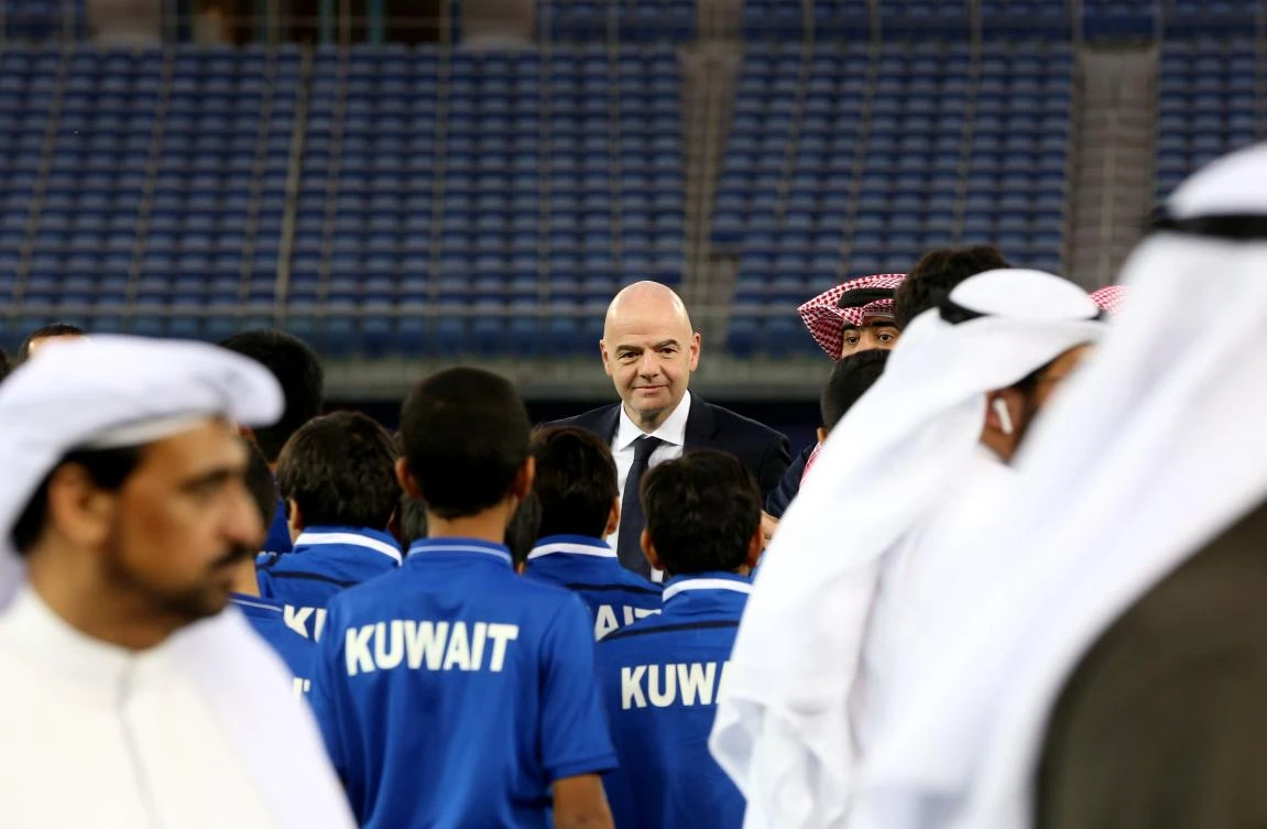 FIFA president Gianni Infantino (C) attends a tour of the Sheikh Jaber Al-Ahmad International Stadium in Kuwait City on December 6, 2017. (AFP)