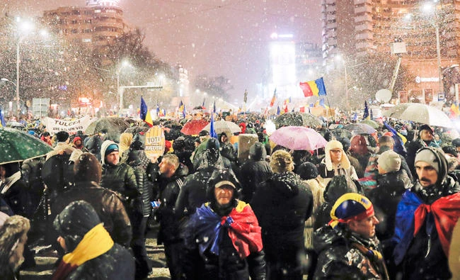 Tens of thousands stage anti-corruption protest in Romania