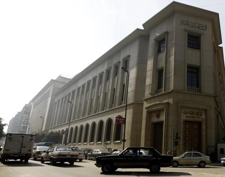 Vehicles drive by in front of Central Bank of Egypt Headquarters in Cairo Dec. 30. The government owns stakes in a number of banks, some of which may be earmarked for priviatization. (Reuters)