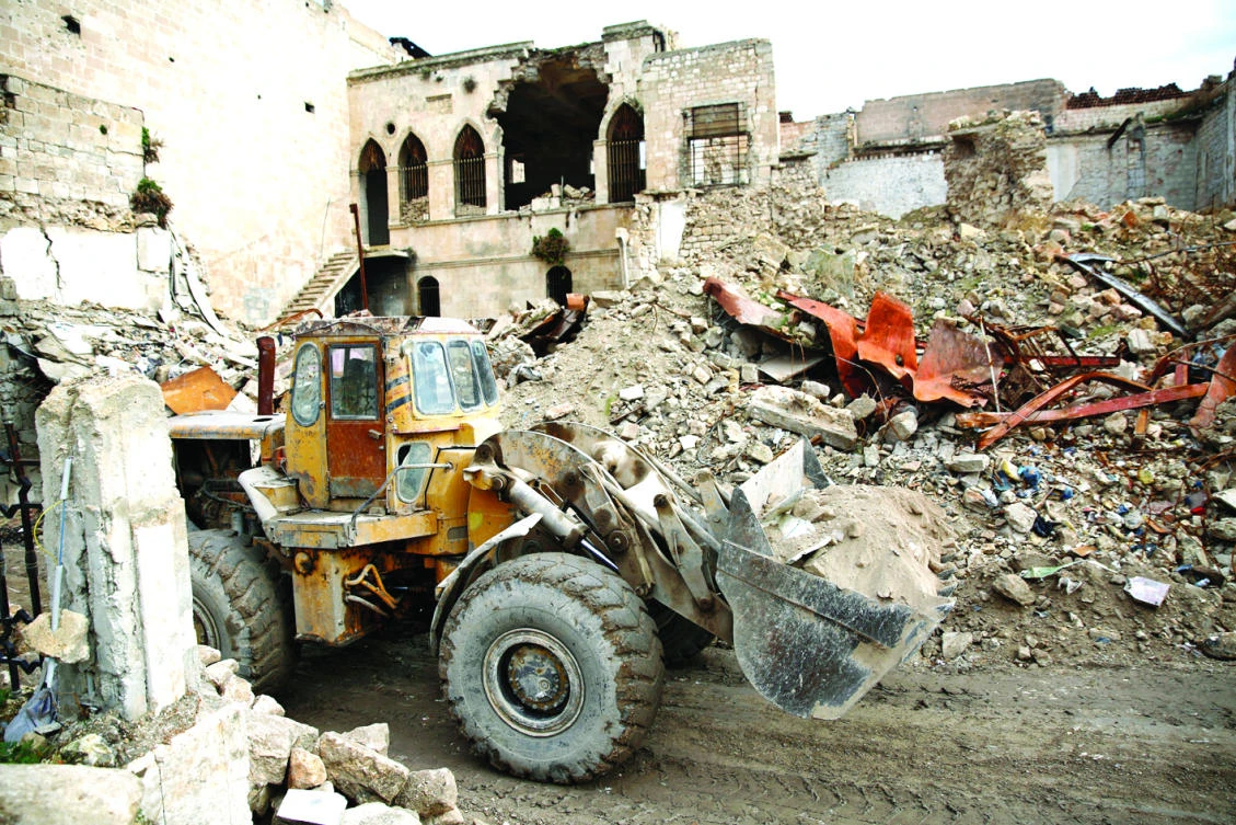 In Aleppo, old bazaar struggles to come back to life
