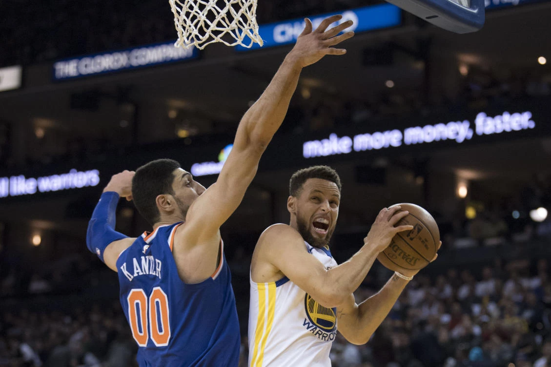 Stephen Curry, Warriors use big second half to beat Knicks