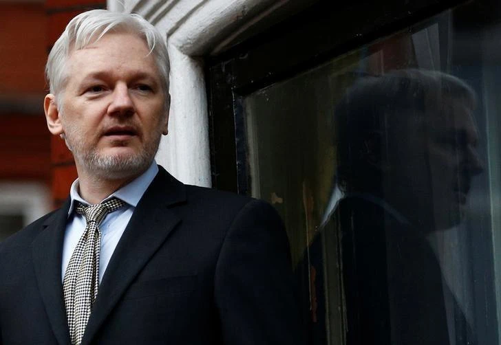 Assange lawyers go to court in bid to drop arrest warrant