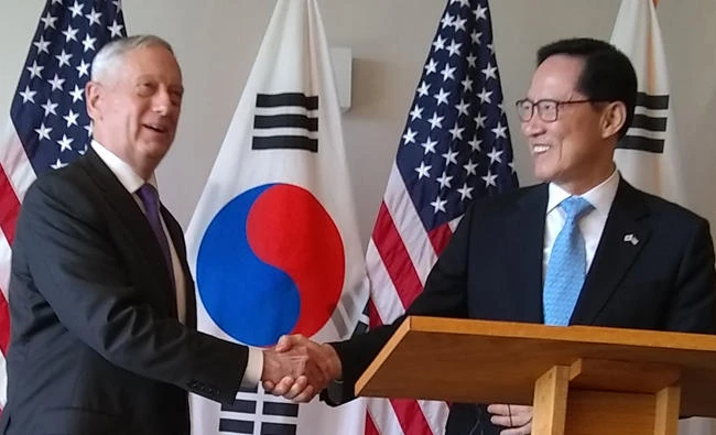 US Defense Secretary Jim Mattis (L) greets South Korean counterpart Song Young-Moo (R) at the top of their meeting on Saturday in Honolulu, Hawaii. (AFP)