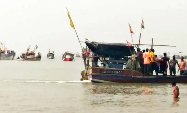 Bus with pilgrims falls into river in India, killing 12