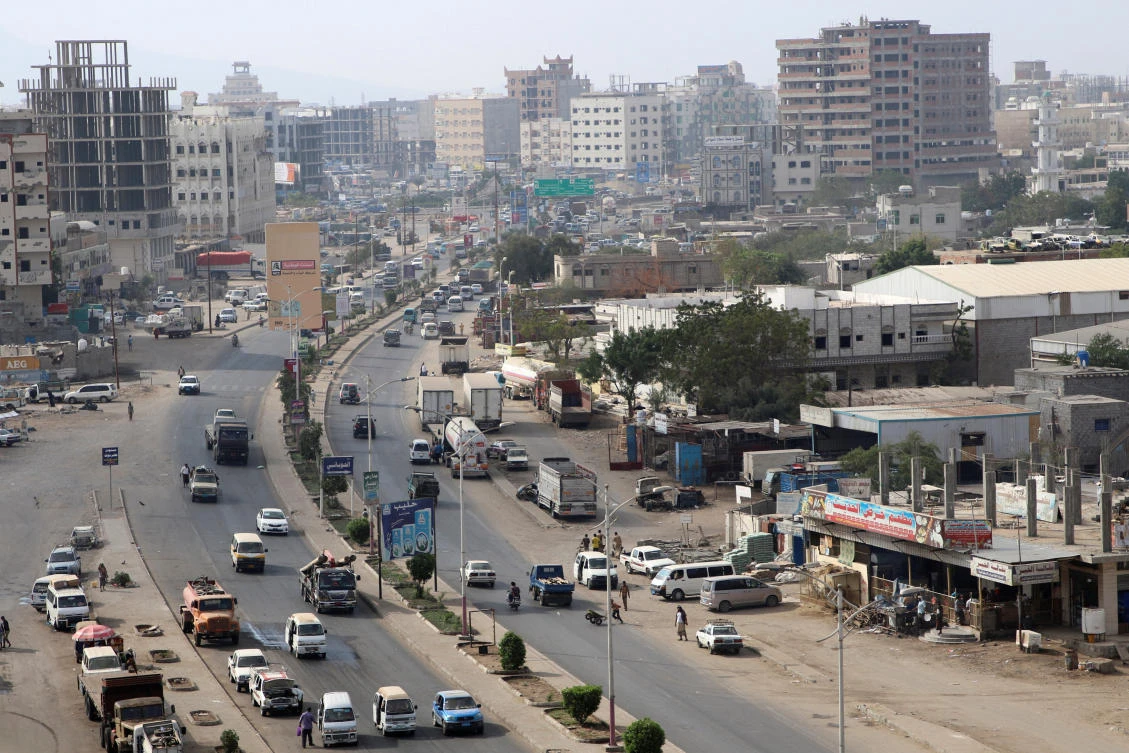 Yemen’s internationally-recognized government said on Saturday it had banned public gatherings in Aden ahead of a deadline given by southern separatists to President Abd-Rabbu Mansour Hadi to dismiss the cabinet.(Reuters)