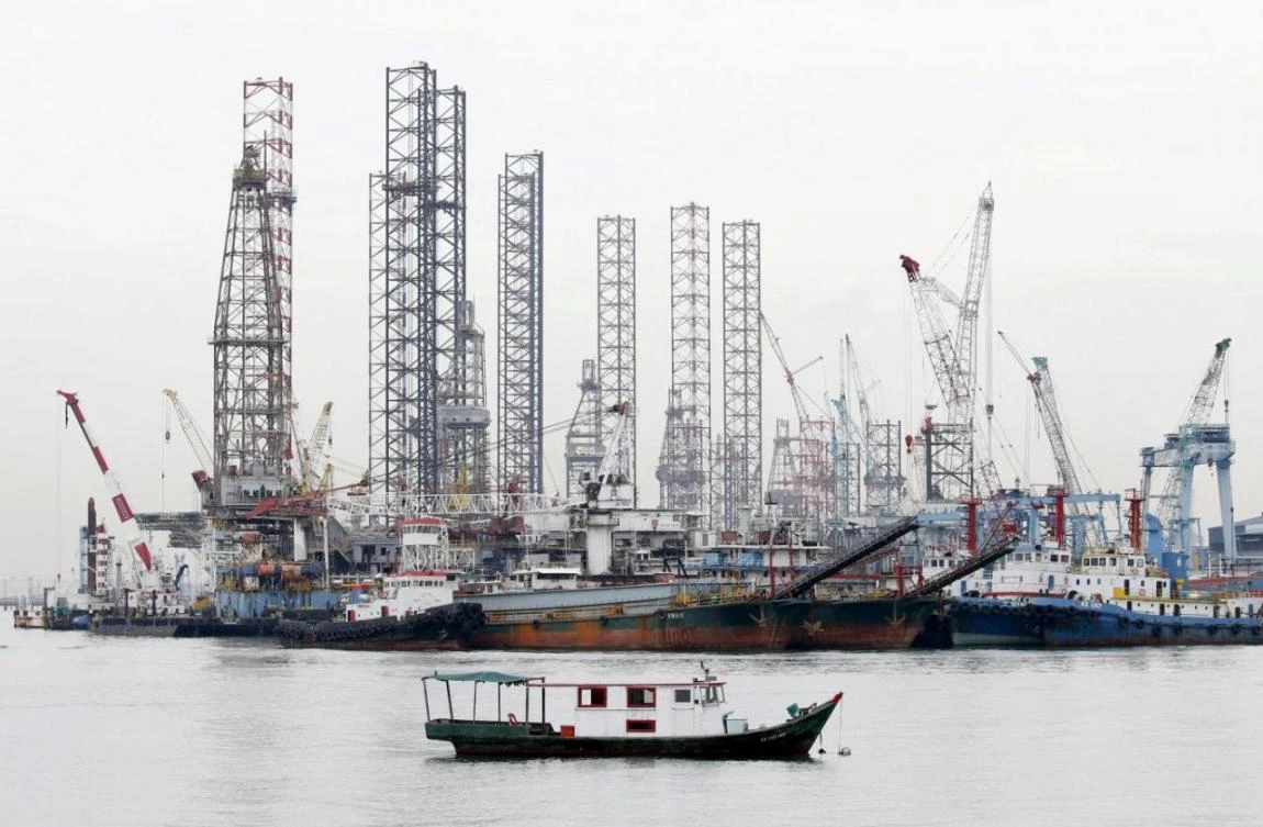 Offshore drilling platforms in Singapore. The UAE-based shipping company Gulf Navigation is in talks to acquire a majority stake in Singapore-listed Atlantic Navigation as part of its plans to expand into the offshore oil and gas sector. (Reuters)