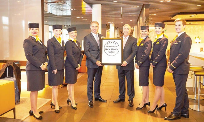 The Skytrax jury has already been awarding five stars to Lufthansa first class for years — now the entire airline has received the same certification.