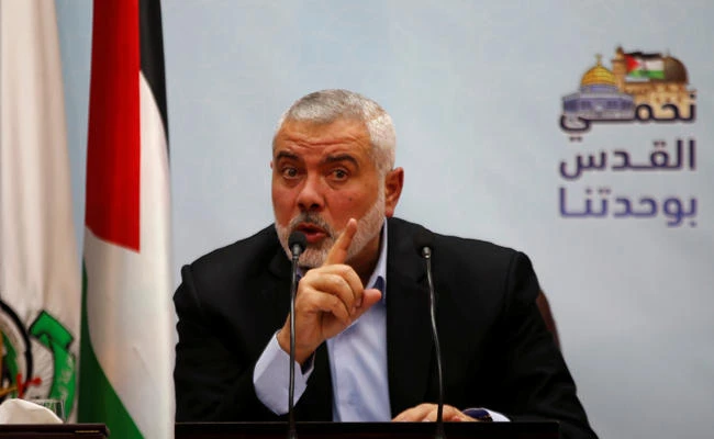 Hamas chief Ismail Haniyeh gestures as he delivers a speech in Gaza City on January 23, 2018. (REUTERS/Mohammed Salem)