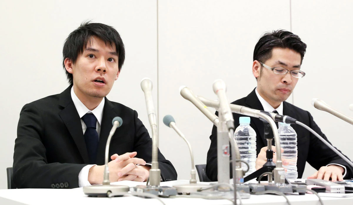 In this Friday, Jan. 26, 2018, photo, Coincheck President Koichiro Wada, left, answers a reporter's question during a news conference in Tokyo. (AP)
